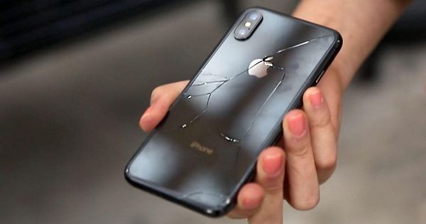 Разбилось заднее стекло iPhone: можно ли пользоваться и что может повредиться